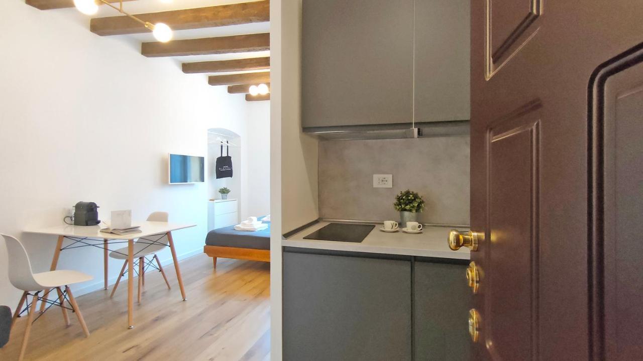 Milano Navigli Apartment - Via Vigevano Luaran gambar